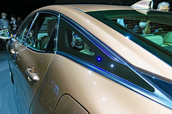 トヨタ・クラウン クロスオーバー（ウィンドウモールディング）