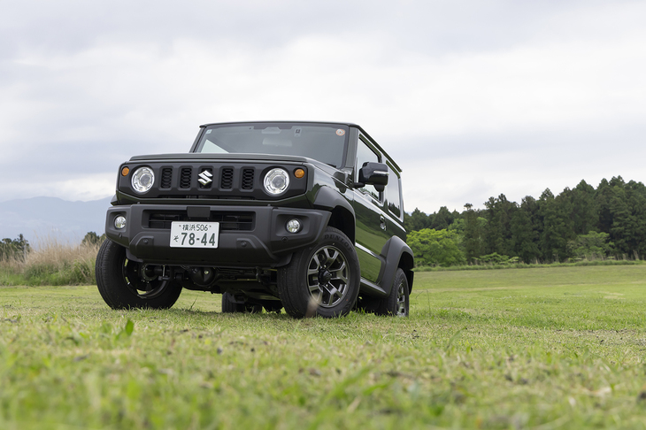 今回の試乗車は最新の「スズキ・ジムニー シエラ」の「JC」グレード。2025年末の改良と同時に価格も改定されており、4段AT車（今回の試乗車）と5段MT車が同一価格になった（218万3500円）。