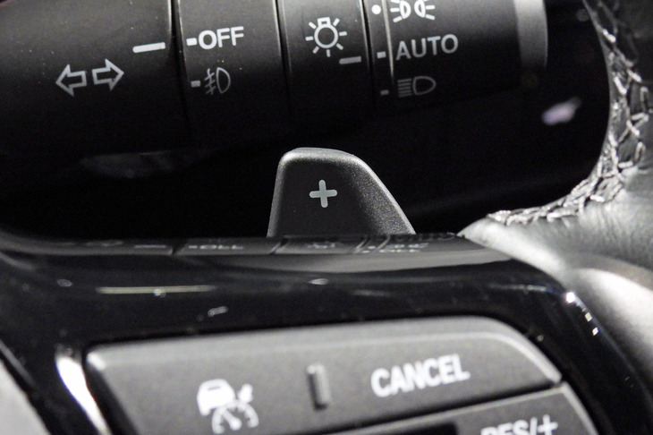 ホンダCR-V e：HEV RSブラックエディション（ステアリングパドル）