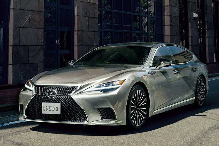 「LS」といえば、1989年のレクサス旗揚げ当初から設定のある、同ブランドの最上級サルーン。レクサスの精神的支柱でもあったのだが……。