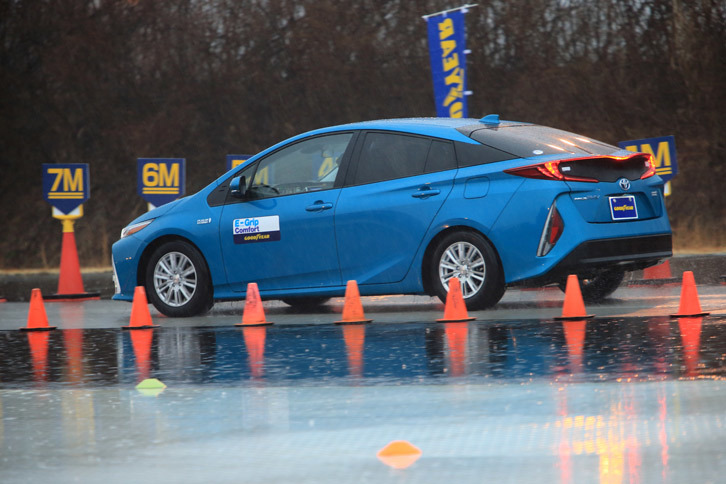 今回の試走会では、従来品と新製品の違いに加え、「エフィシエントグリップ パフォーマンス」や「エフィシエントグリップ エコEG01」といった、他の現行製品との比較も行われた。