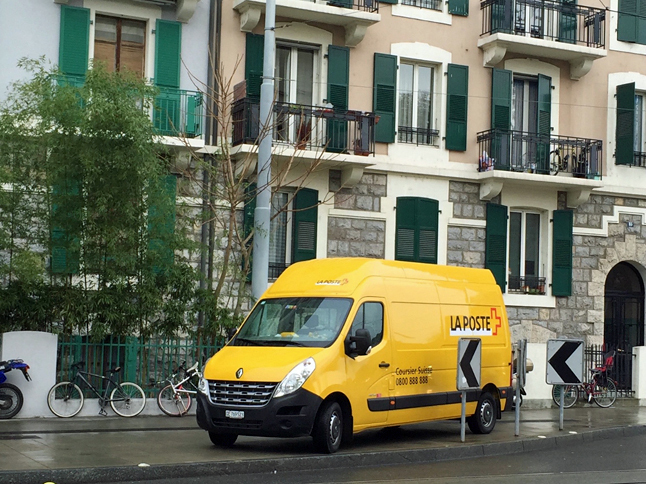 スイス郵便は、最近ルノーの商用車「マスター」を大量導入したようで、あちこちで鮮やかな黄色のボディーを目にした。