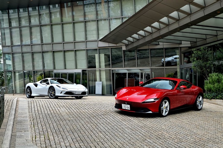 「ローマ」（写真右）と「F8スパイダー」（同左）。美しさと豊かさを携えた2台の新型フェラーリを紹介します。（photo：小林俊樹）