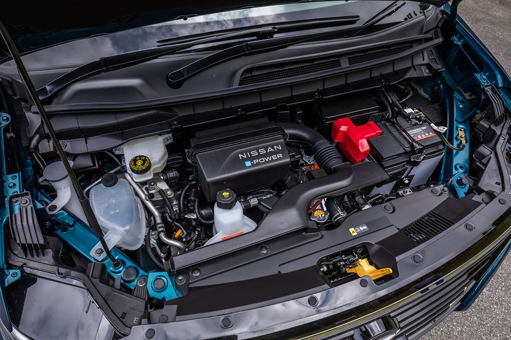 新開発の1.4リッター直3の専用エンジンを組み合わせた第2世代「e-POWER」は、発電用のエンジンが最高出力98PS、最大トルク123N・mを、モーターが同163PS、同315N・mを発生する。e-POWER車は前輪駆動のみの設定だ。