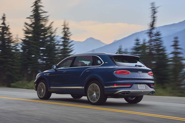 「ベンテイガEWB」のパワーユニットはV8ターボエンジンのみ。W12ユニット搭載車はラインナップされない。