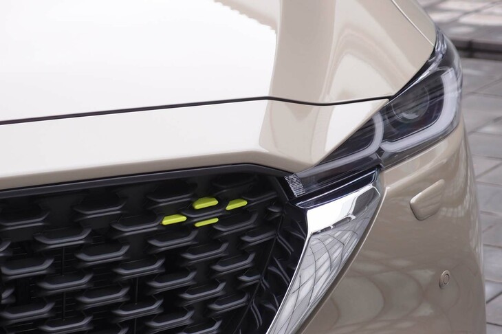 マツダCX-5 20Sフィールドジャーニー（フロントグリルのアクセント）