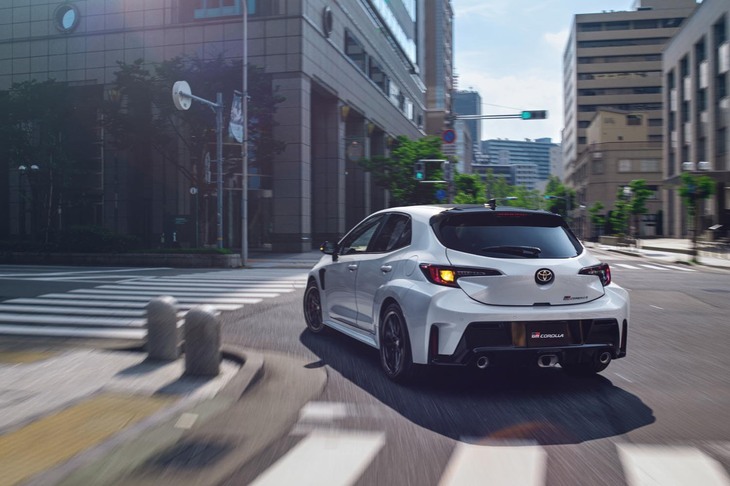 「GRカローラ」の商談は、2023年1月から順次スタート。同年春にはデリバリーが開始される見込みとなっている。