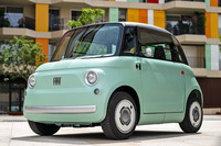 フィアットの電動パーソナルモビリティーである、新型「トッポリーノ」。　
	ほった「いやー、スバラシイ！」　
	清水「こないだは『自動車のポケモン化はけしからん！』とか言ってたくせに」