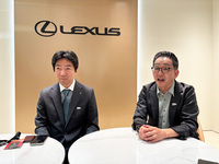 写真左が千足浩平チーフエンジニアで、右が熊井弥彦チーフデザイナー。