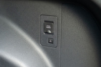 アウトドアレジャーや緊急時に電源として利用できるよう、「ソルテラ」にはAC100V／1500Wのアクセサリーコンセントが標準装備される。