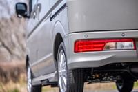 悪路やぬかるみで駆動輪の左右どちらかが空転した場合、空転した側にブレーキをかけてもう一方に駆動力を伝達する、「ぬかるみ脱出アシスト」機能を搭載している。