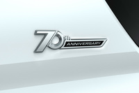 販売店オプションの専用サイドエンブレム。