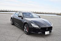 ラインナップの中核モデル「クアトロポルテS」の2018年型の見どころは、先進運転支援システムが充実したこと。また、3リッターV6ツインターボエンジンが「レヴァンテS」と同じ430psにアップデートされた。