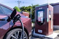国内最高水準とされる240kW出力を誇る充電器で実際に充電してみると、バッテリー残量44％からものの10分で70％まで回復した。