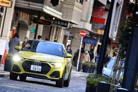 コンパクトSUV「Q2」に近いポジショニングの「A1シティーカーバー」。そのボディーサイズはQ2に比べ、155mm短く、40mm幅が狭く、15mm低くなっている。