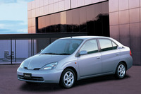 厳密には二刀流と呼べるか微妙なところだが、1998年に生まれた「トヨタ・プリウス」はやっぱり偉大である。