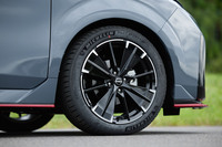 「日産ノート オーラNISMO」がマイナーチェンジ　待望の4WDモデル「NISMOチューンドe-POWER 4WD」登場の画像