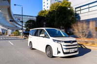 静粛性の高さは、市街地でも高速道路でも実感できた。ミニバンのように、特に車内空間が広く前後席間の距離が遠い車種では、そうした「プライマシー5」の長所が生きてくる。