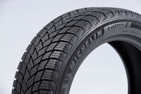 ミシュランから新しいスタッドレスタイヤ「X-ICE SNOW」が登場の画像