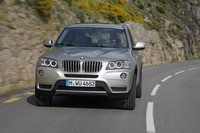 「BMW X3 xDrive28i」のエンジンが直6から直4に