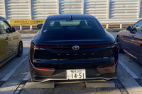 いつもの首都高・辰巳PAに到着。グラサンかけて「クラウン クロスオーバー」のオッサンハイブリッドに乗ってるオレって、どんなふうに見えるんだろうと少し心配になった。