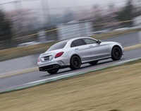 ESPは、オン／オフに加えて、一定のドリフトアングルを許容する「ESPスポーツハンドリング」モードが選べる。