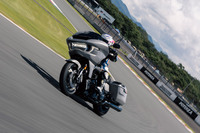 基本コンポーネントを共有する2台だが、積極的な走りを試したときのコーナリング時のキャラクターは、大きく異なるものだった。