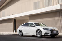 2018年12月に発売された新型「ホンダ・インサイト」。ホンダの新世代プラットフォームにハイブリッドシステムを搭載した4ドアセダンであり、ラインナップでは「シビック」と「アコード」の中間に位置する。