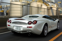 エンジンフードのダクトは、全てダミー。熱気は主に車体の下方から抜ける。