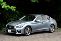 日産スカイライン350GT ハイブリッド タイプSP
    ボディーサイズ：全長×全幅×全高＝4800×1820×1440mm／ホイールベース：2850mm／車重：1800kg／駆動方式：FR／エンジン：3.5リッターV6 DOHC 24バルブ／モーター：交流同期電動機／トランスミッション：7AT／エンジン最高出力：306ps/6800rpm／エンジン最大トルク：35.7kgm/5000rpm／モーター最高出力：68ps／モーター最大トルク：29.6kgm／タイヤ：（前）245/40RF19 （後）245/40RF19／車両本体価格：541万5120円（消費税8％込み）