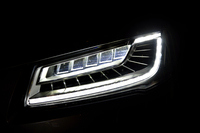 今回新たに採用された「マトリックスLEDヘッドライト」。片側につき25個のLEDで構成される。