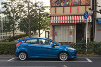 ちょっと前後方向に詰まった造形ではあるけれど、横から見ても兄貴分によく似ている。