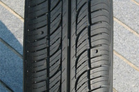 表面にある2つの穴が、ローテーション時期を知らせる「サーチ・アイ」