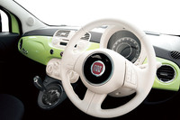 「フィアット500」にグリーンの限定車の画像