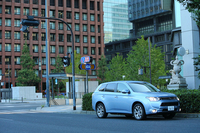 三菱アウトランダーPHEV G ナビパッケージ