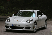 「パナメーラS E-ハイブリッド」
    