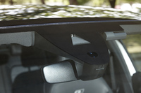 自動緊急ブレーキの歩行者検知機能や車線維持支援システムなどに用いられるフロントカメラ。「パサート」では全グレードにミリ派レーダーやカメラを用いた運転支援システムが装備される。
    