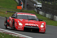 No.23 MOTUL AUTECH GT-R（本山 哲／ミハエル・クルム）。今回は予選4番手からスタート、3位表彰台を手にした。