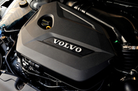 180psと24.5kgmを発生する、1.6リッター直4ターボエンジン。燃費はJC08モードで16.2km/リッターとなっている。