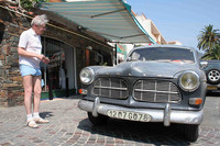 クロード・ショプレ氏と1963年型「ボルボ・アマゾン122S」。