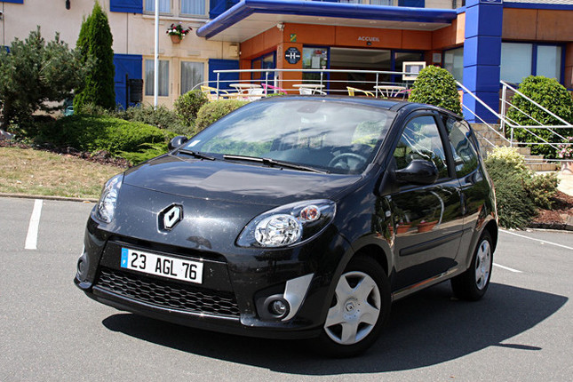 レンタカーの「ルノー・トゥインゴ」。ルマンにて。