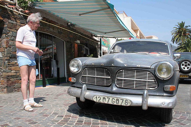 クロード・ショプレ氏と1963年型「ボルボ・アマゾン122S」。