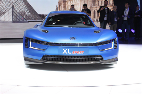 VW�̐V�^�R���Z�v�g�J�[�uXL�X�|�[�c�v�̂ق��A�V�^�u�p�T�[�g�v�Ȃǂ̓W���ԗ����ʐ^�ŏЉ��B