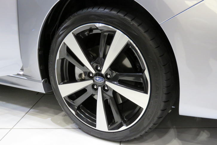 スバル・インプレッサ スポーツ（タイヤとホイール）