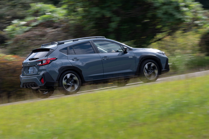 動的質感や安全装備の機能性など、多方面で「XV」から大きく進化した「クロストレック」。デリバリーの開始は2023年春を予定している。