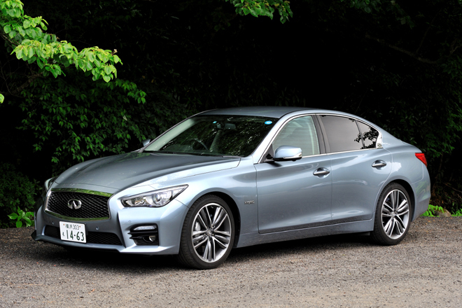 日産スカイライン350GT ハイブリッド タイプSP
    ボディーサイズ：全長×全幅×全高＝4800×1820×1440mm／ホイールベース：2850mm／車重：1800kg／駆動方式：FR／エンジン：3.5リッターV6 DOHC 24バルブ／モーター：交流同期電動機／トランスミッション：7AT／エンジン最高出力：306ps/6800rpm／エンジン最大トルク：35.7kgm/5000rpm／モーター最高出力：68ps／モーター最大トルク：29.6kgm／タイヤ：（前）245/40RF19 （後）245/40RF19／車両本体価格：541万5120円（消費税8％込み）