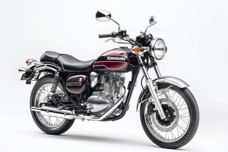 「W230」のご先祖ともいえる「カワサキ・エストレヤ」は、老いも若きも気軽に乗れる貴重な中排気量のトラッドバイクだった。写真は2017年6月に発売された最終バージョン「ファイナルエディション」で、当時の価格は57万5640円。