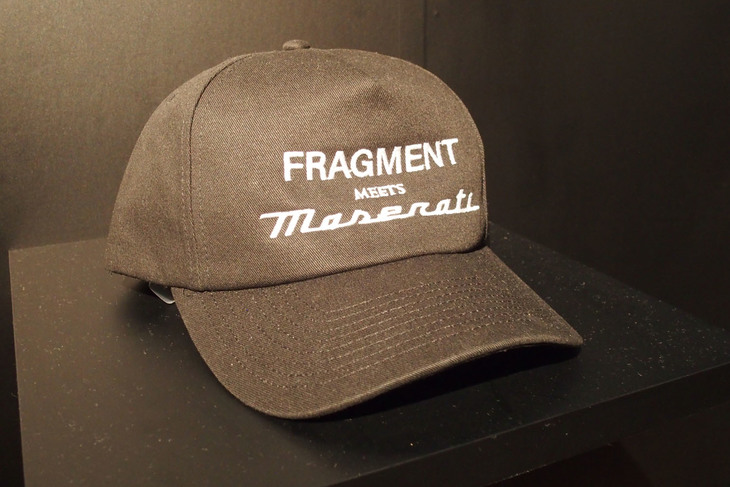 「マセラティ・ギブリ オペラネラ」発表会場の様子（コラボレーションアイテム）。