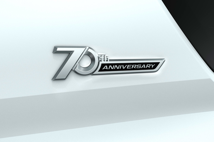 販売店オプションの専用サイドエンブレム。