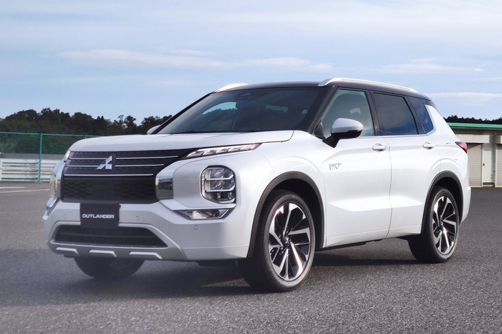 全面改良された新型「三菱アウトランダー」のPHEV。「威風堂々」というコンセプト通り、押し出しの強い存在感のあるデザインだ。（写真：筆者撮影）